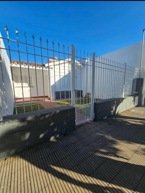 a fence in front of a white building at Casa céntrica en JesusMaria in Jesús María