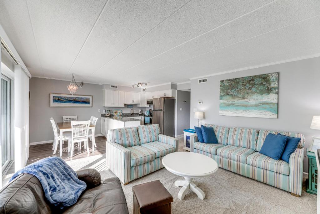 Walk to Beach! Modern Ocean City Condo w/ Balcony