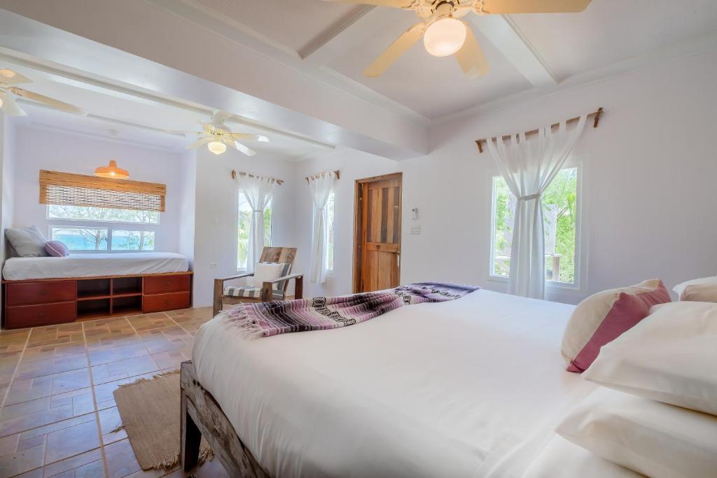 Thatch Caye Resort a Muy'Ono Resort photo 2