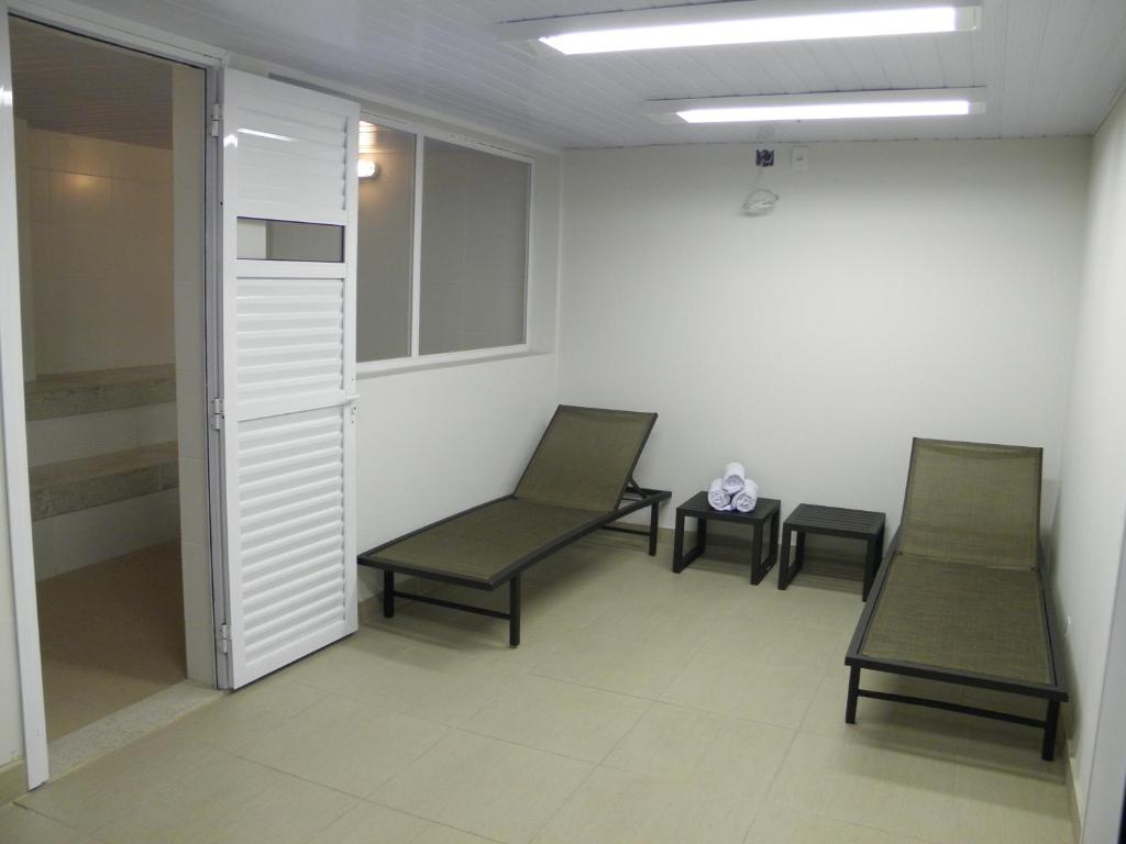  Red Roof Inn Dutra