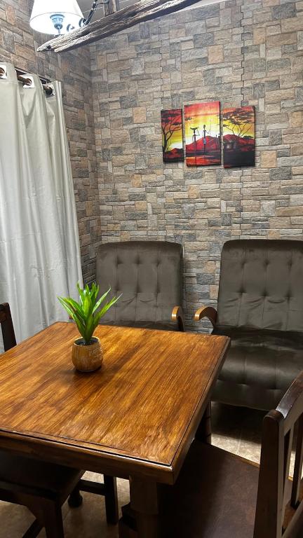 a dining room with a wooden table and chairs at RE2 Alojamientos in Real de San Carlos