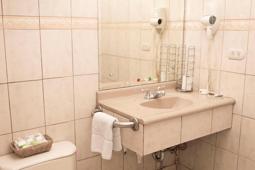 Koupelna v ubytování Hotel Novo