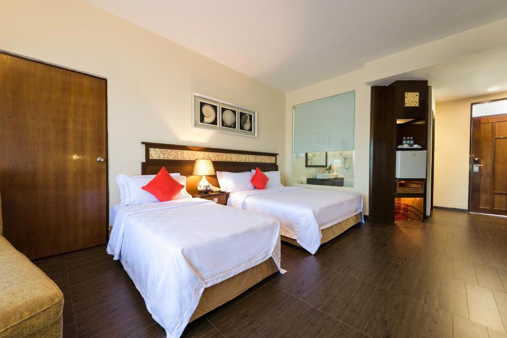 Tok Aman Bali Beach Resort @ Beachfront - Familia Con Vista Al Lago