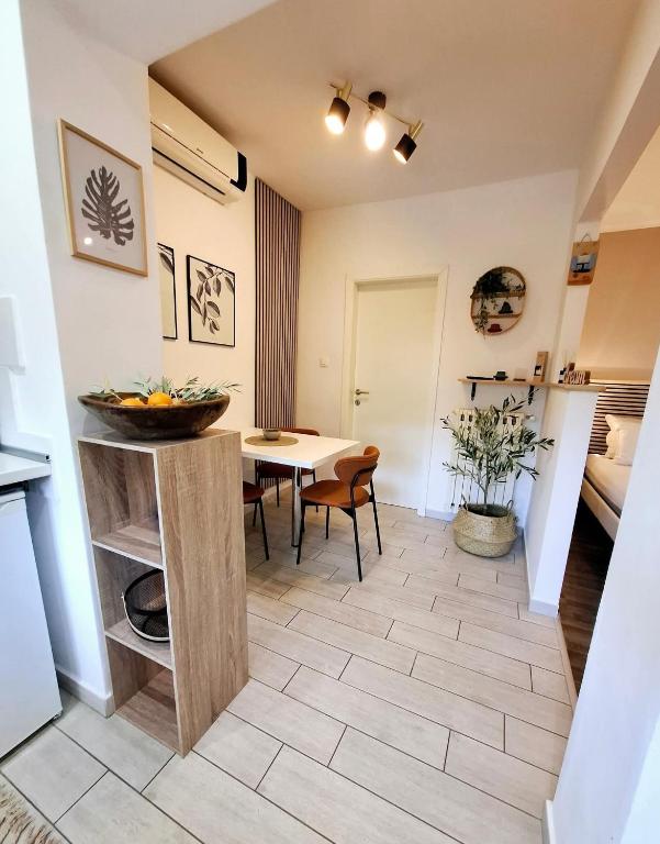 a living room with a table and a dining room at Studio Apartment MD in Roč