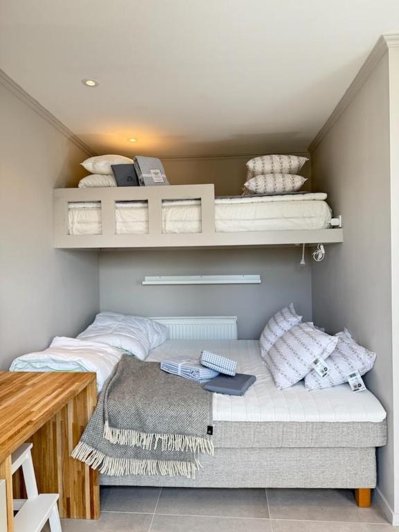 a bedroom with two bunk beds and a desk at Siam Homestay 2 in Mölndal