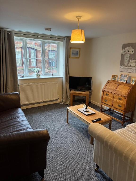 a living room with a couch and a coffee table at Warm, Sleeps 6, Bathroom, Beaches Shops Cafes Bars Pier, Central Ryde in Ryde