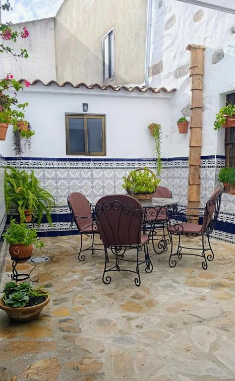 a patio with a table and chairs in front of a building at Casa de los Abuelos in Cardeña