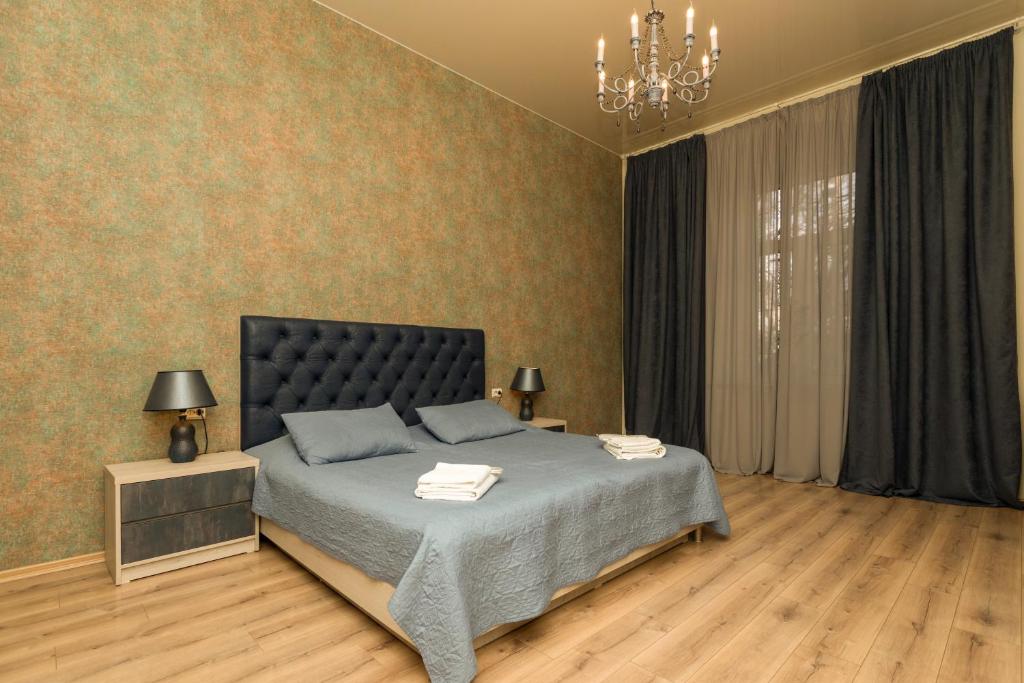 En eller flere senge i et værelse på Hotel Griboedov