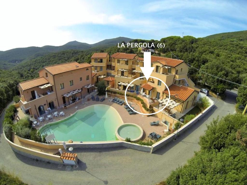 an aerial view of a house with a swimming pool at La Pergola Bilocale 6 - Cavo in Cavo