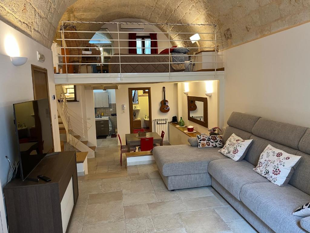 a living room with a couch and a loft at Casa Mola di Bari in Mola di Bari