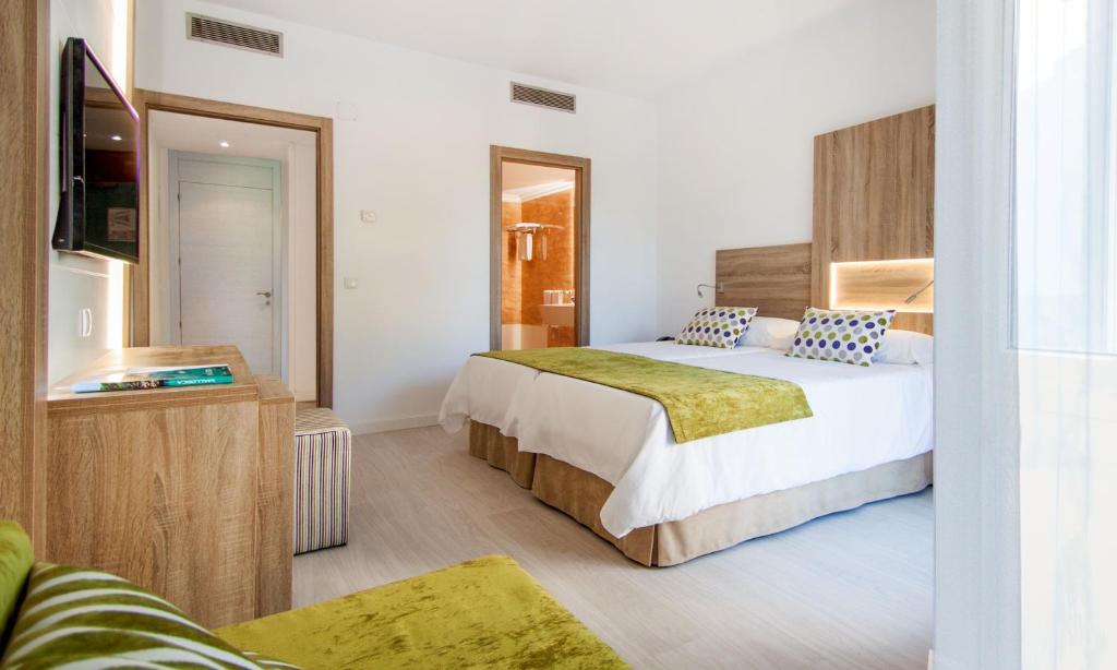 Globales Maioris - Double Room - Single Use With Balcony (1 Adult)