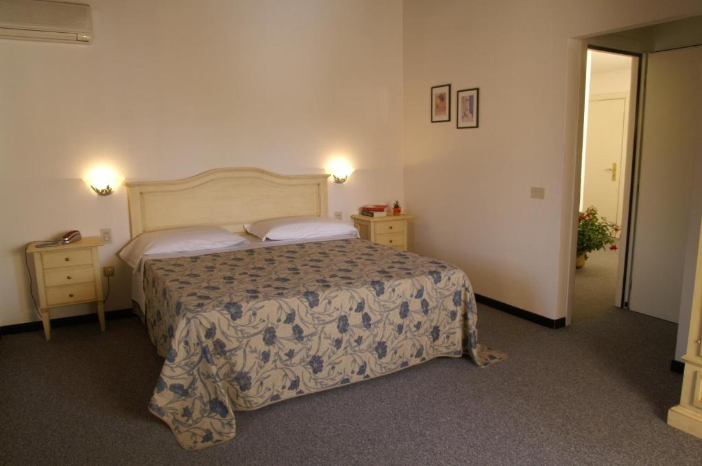 Postel nebo postele na pokoji v ubytování Hotel Calzaiolo