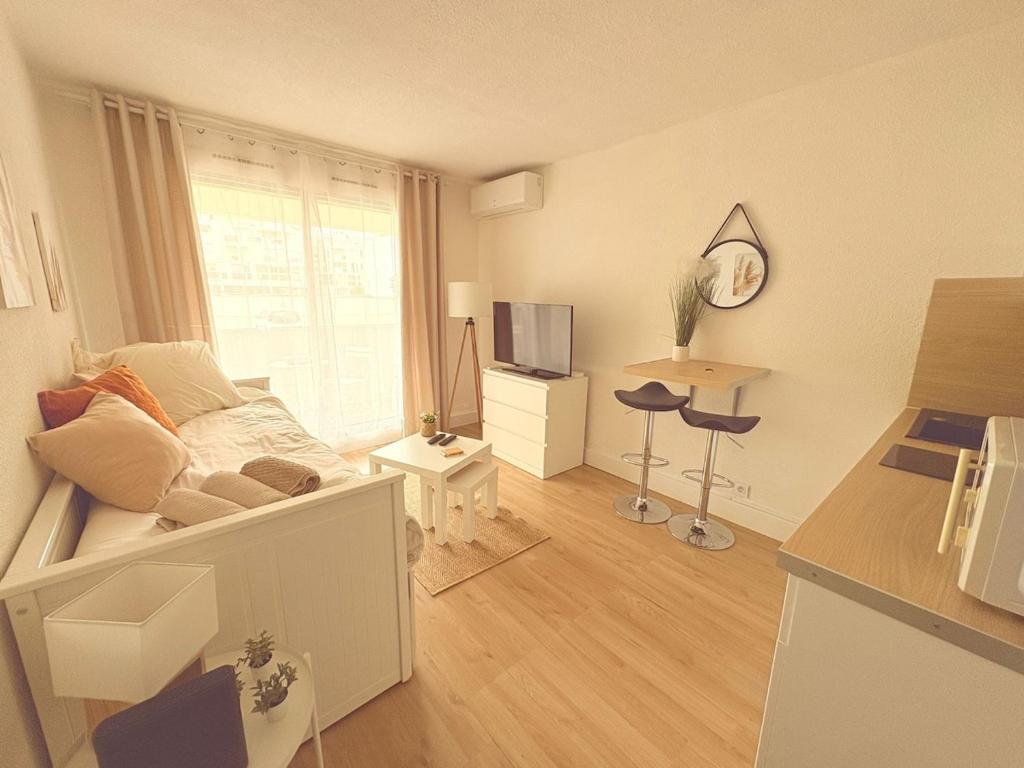 Studio avec balcon, centre-ville, clim, wifi & plage