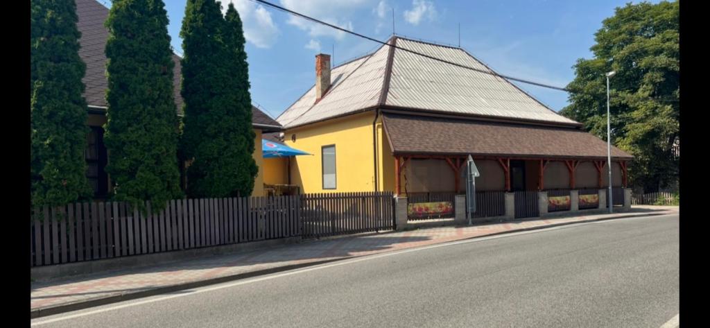 a yellow house on the side of a street at UbytkoMácháč in Staré Splavy