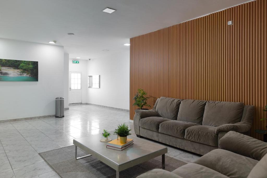 a living room with a couch and a table at Bella Vista House - בלה ויסטה האוס in Eilat