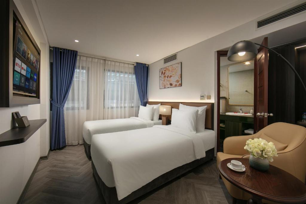 Premier Double or Twin Room with Window
