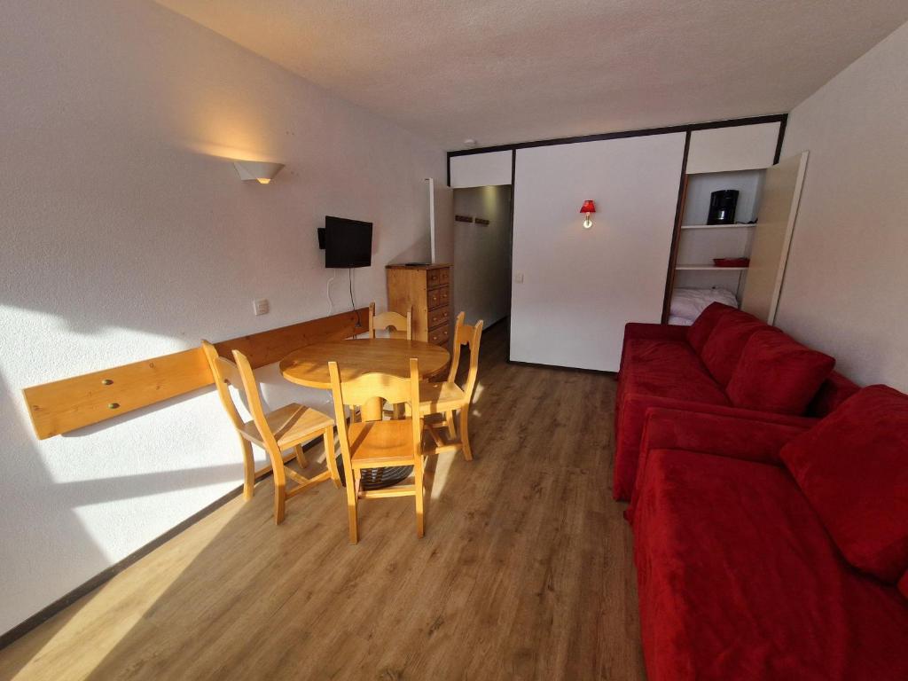 Studio lumineux avec balcon, pieds des pistes, 4 personnes