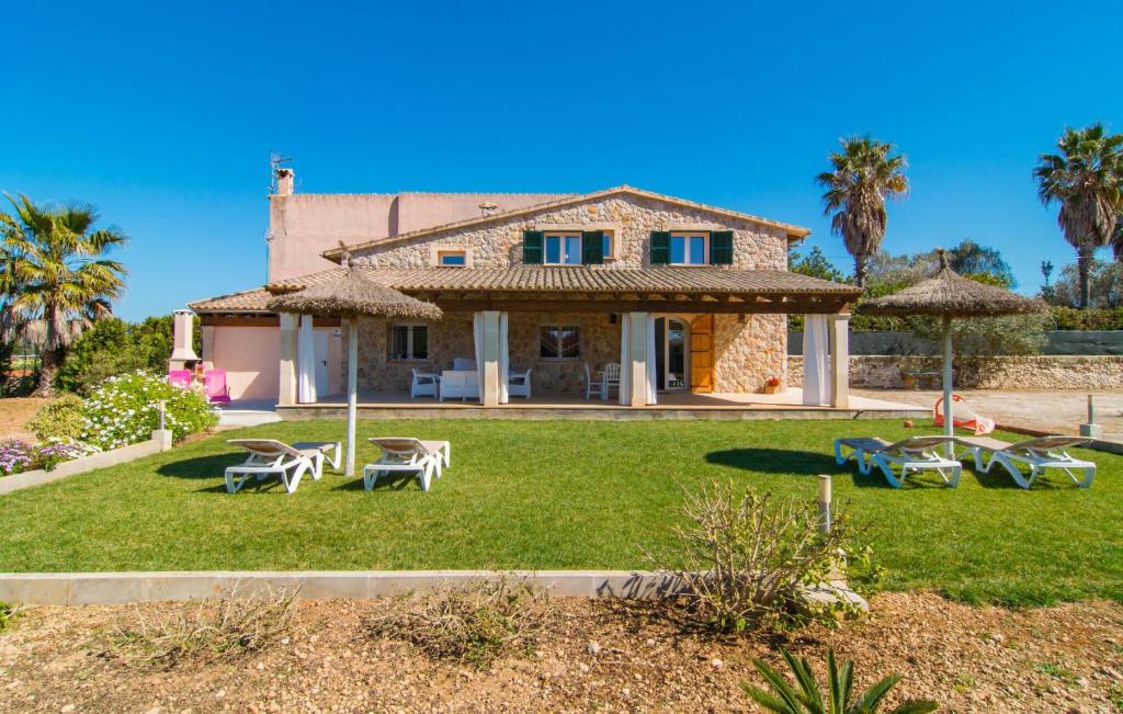 a house with a yard with tables and chairs at Can Ferrer in Alcudia