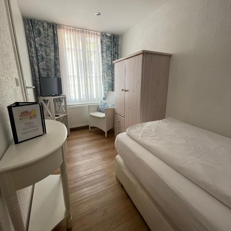 Hotel Gasthof Inselgraben garni - Eenpersoonskamer Met Eigen Badkamer