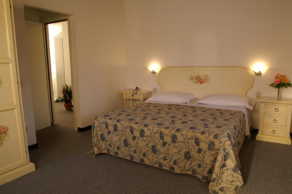 Postel nebo postele na pokoji v ubytování Hotel Calzaiolo
