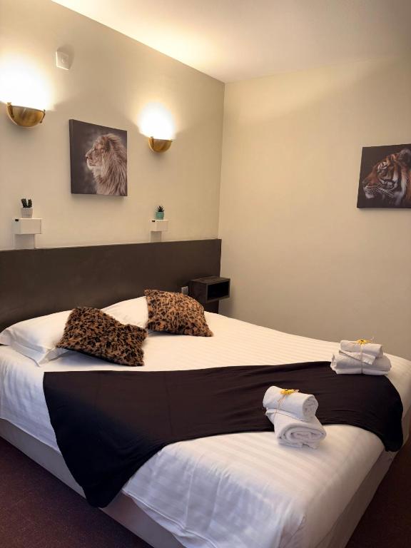 Logis Hôtels - Hôtel et Restaurant Le Lion d'Or - Superior Double Room