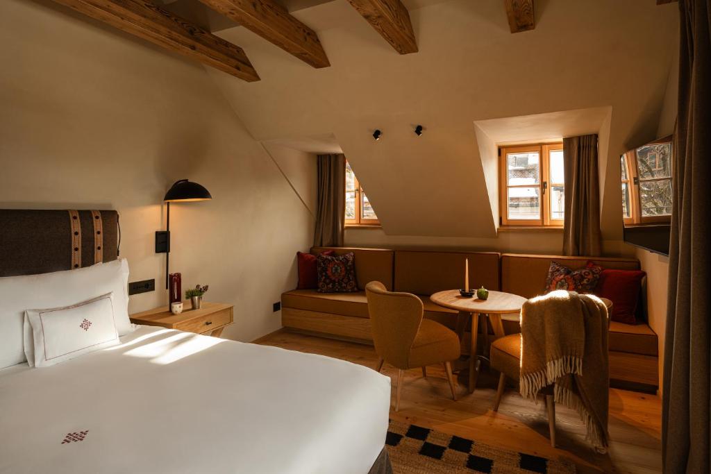 Castel Badia - The Leading Hotels of the World - Doppelzimmer Mit Bergblick