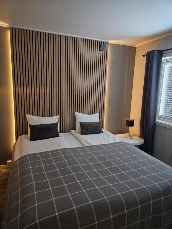 a bedroom with a large bed and a window at Leilighet Vingnes in Lillehammer