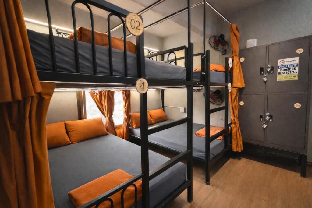 FEMALE DORM - 3 mins to Train street - Top Floor Hostel - Big bed Images