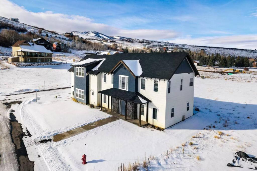 an aerial view of a house in the snow at Lulu’s Family Lakehouse in Garden City