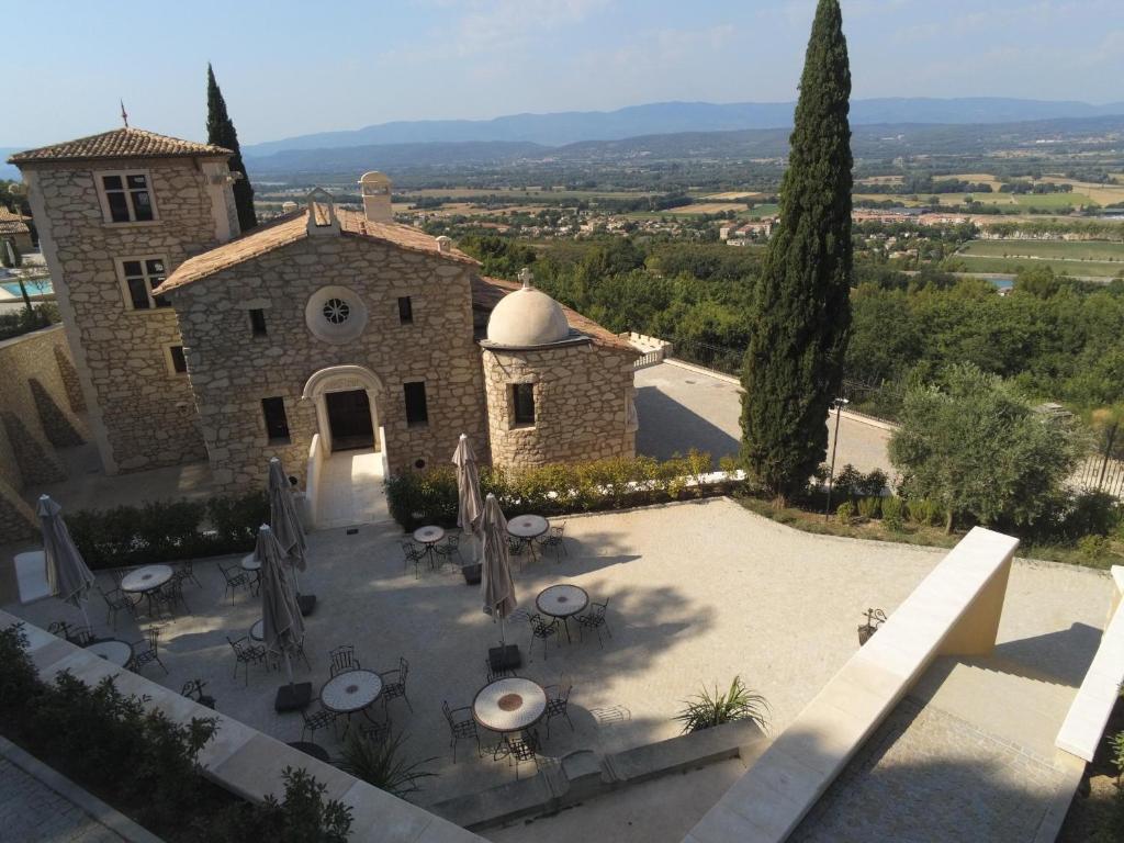 an aerial view of a building with a patio at Domaine Jourdan in Le Puy-Sainte-Réparade