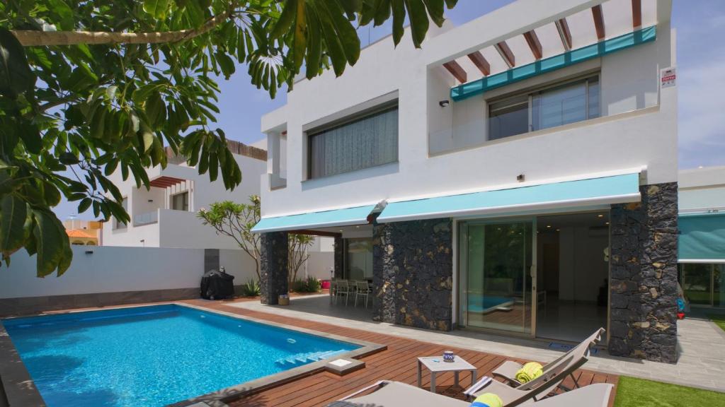 Luxury small B&B with heated Pool in Los Cristianos