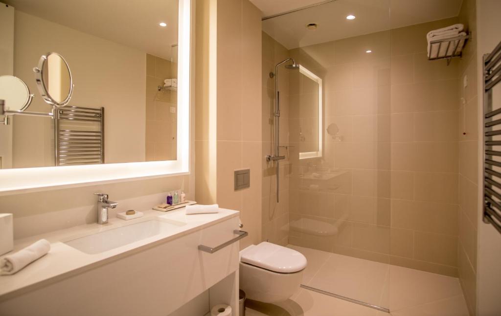 Koupelna v ubytování Crowne Plaza Podgorica by IHG