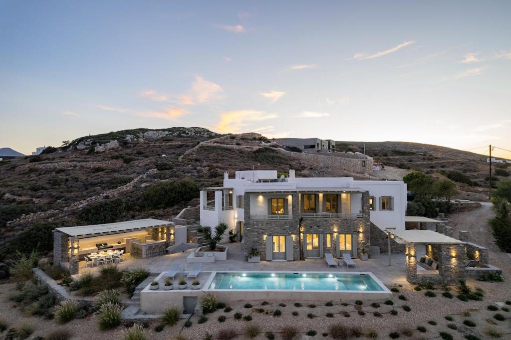 Villa Atlas, in the outskirts of Naousa
