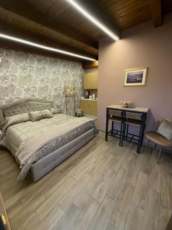 a bedroom with a bed and a table and a desk at Casa Vacanze Jennifer in Catania