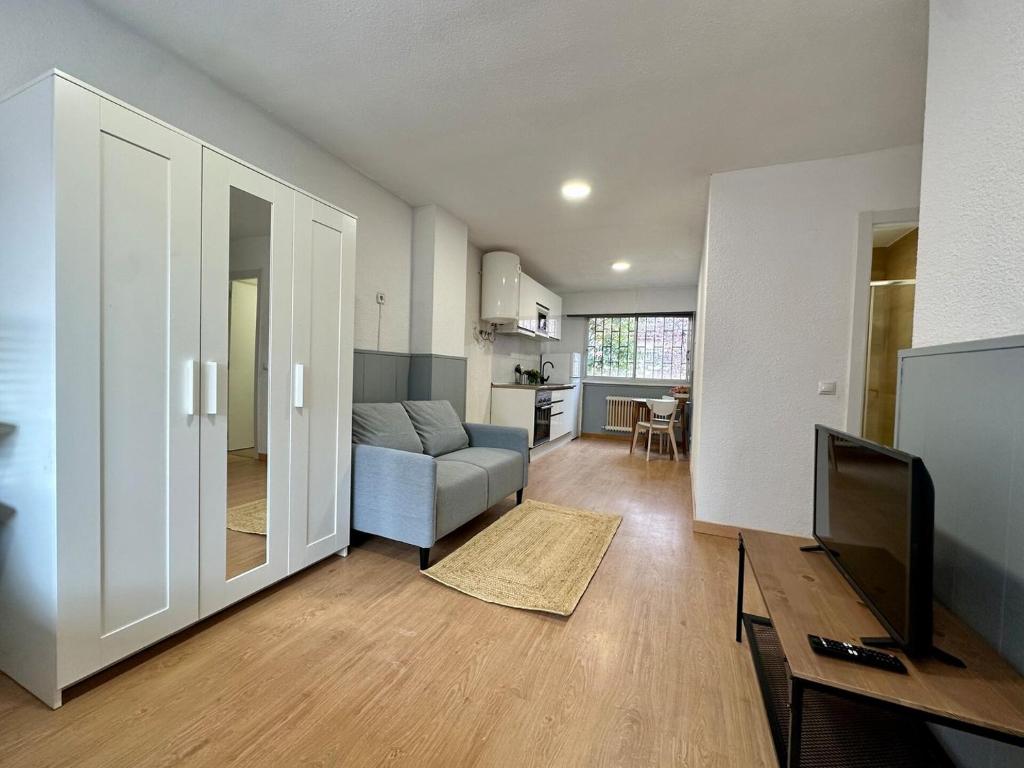 Bright and spacious studio near the center