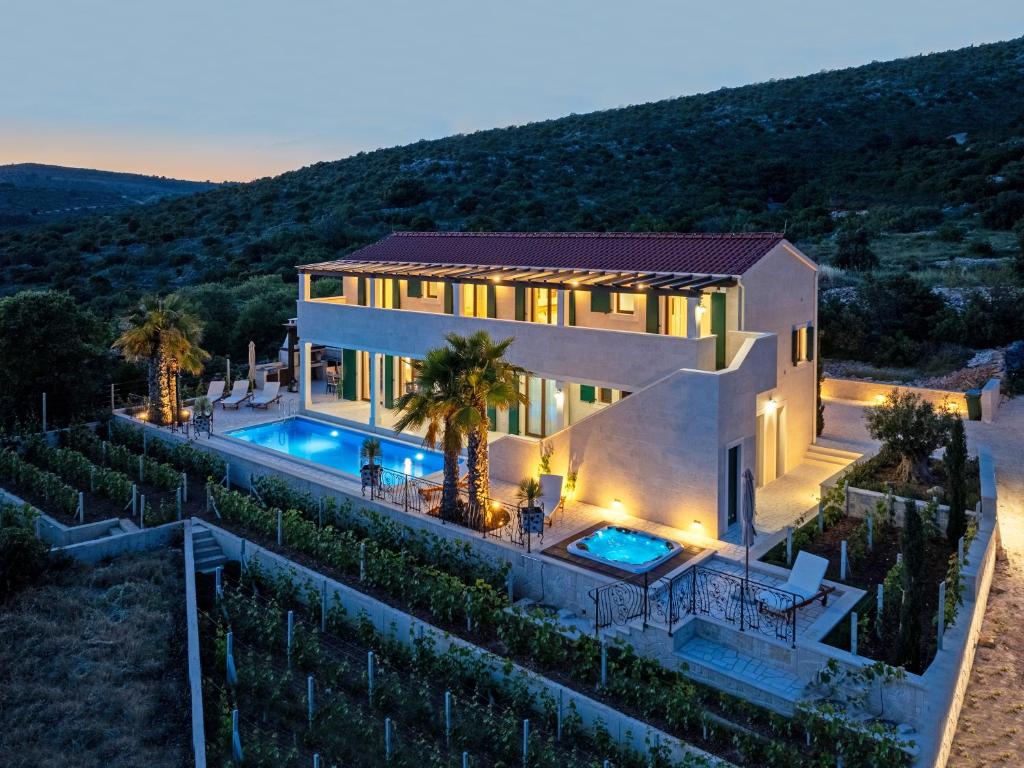 Luxury Stone Villa Smokvica, Heated Pool, Jacuzzi, Sauna, Sea View