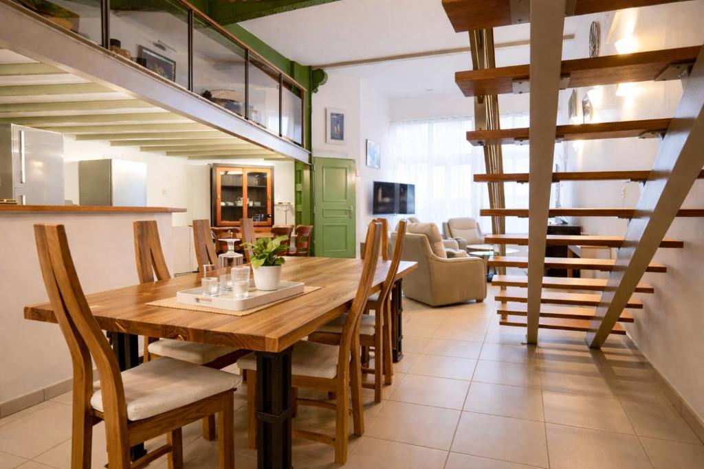 loft type eiffel 8 personnes rue du palais