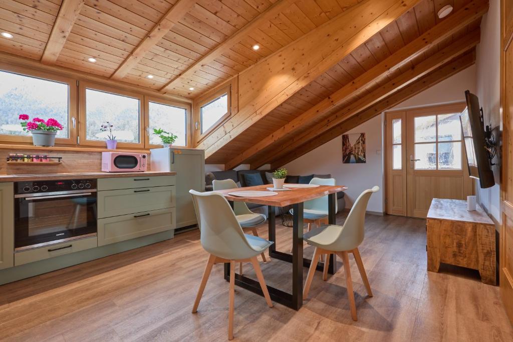 a kitchen and dining room with a table and chairs at Bergliebe Alpspitze in Garmisch-Partenkirchen
