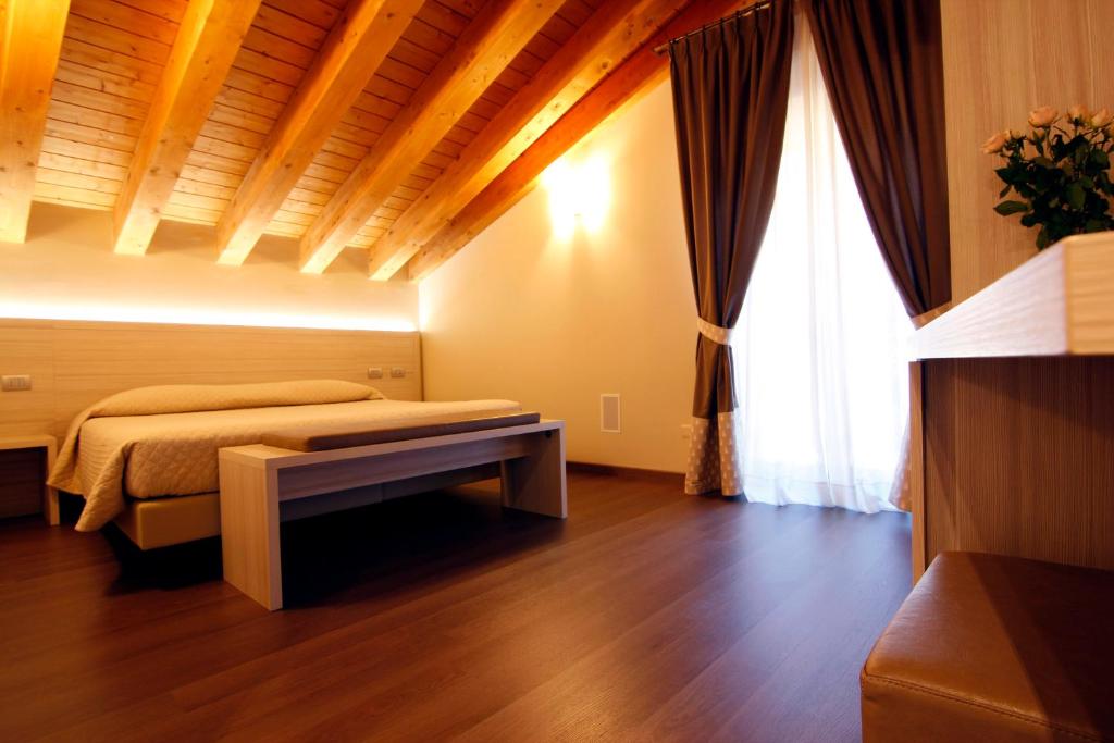 Postel nebo postele na pokoji v ubytování Albergo Del Ponte
