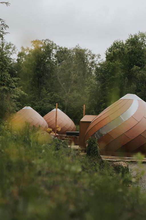 a group of boats are sitting on the tracks at Taju Resort in Manniva