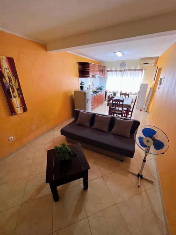 a living room with a couch and a table at Tropical Breeze Holidays in Santa Maria