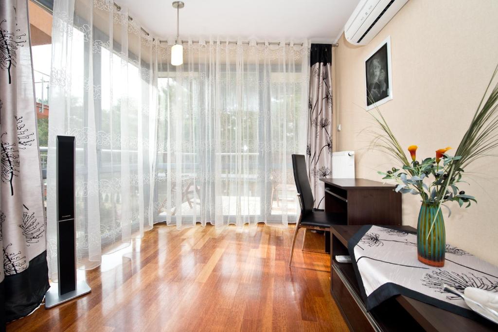 Posedenie v ubytovaní Apartament w Willi Woda w Juracie