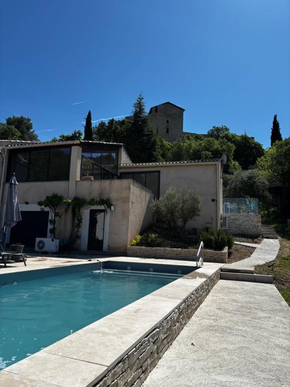 a house with a swimming pool in front of it at Appartement avec Terrasse et piscine in Gréoux-les-Bains