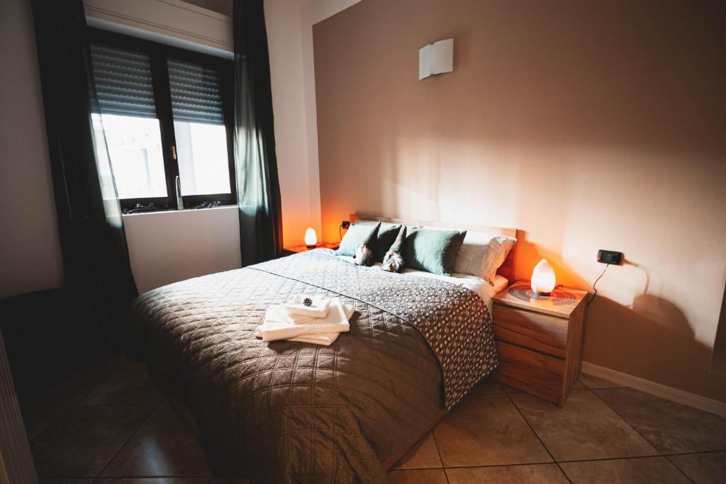 a bedroom with a bed with two towels on it at Alpine Green Apartment 2026 in Sondrio