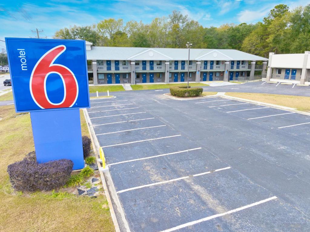 Motel 6-Moultrie, GA - Housity