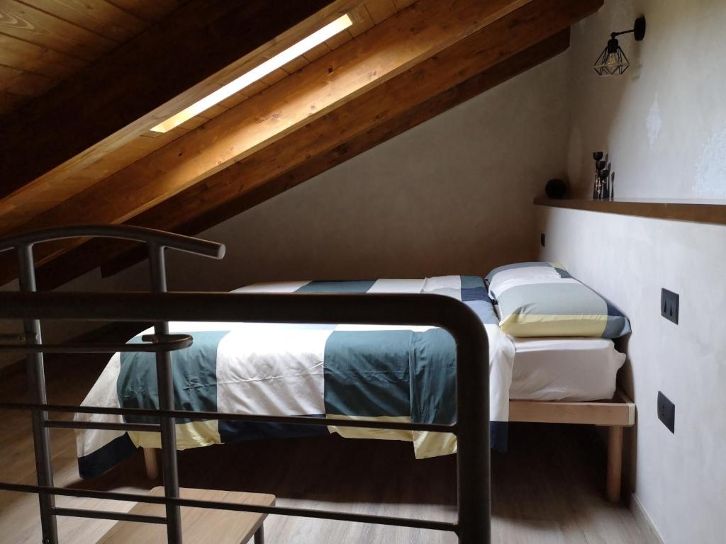 a bedroom with a bunk bed and a staircase at Bed and relax in Serre