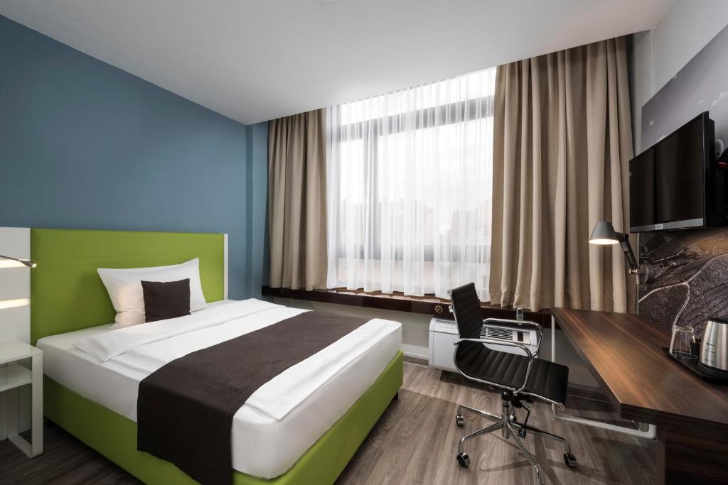 TV a/nebo společenská místnost v ubytování ibis Styles Offenburg City