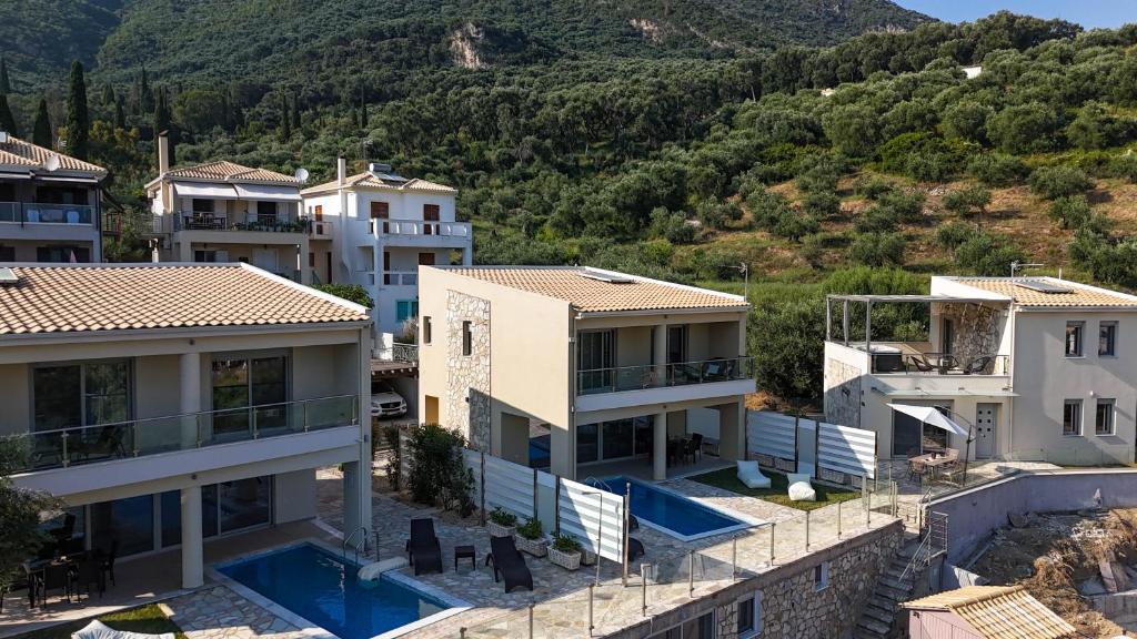 a villa with a view of the mountains at Pargamaisonnette in Parga