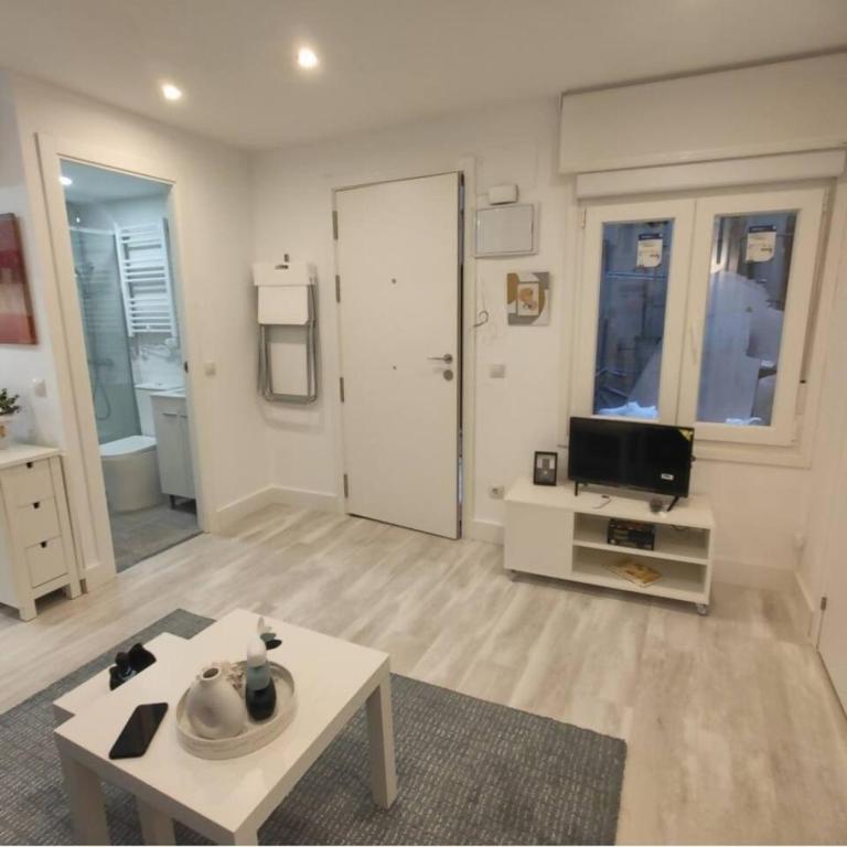 Lavapiés Center · Modern Apartment for Two