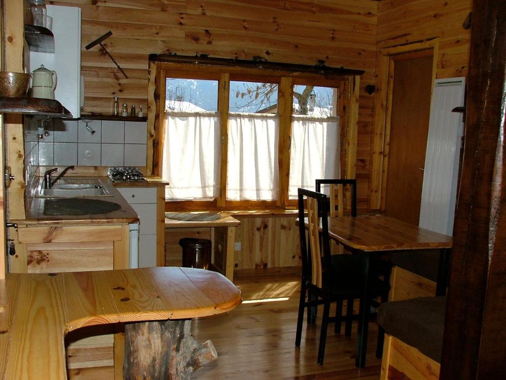 a kitchen with a table and a table in a cabin at studio MONT LOUIS in La Cabanasse